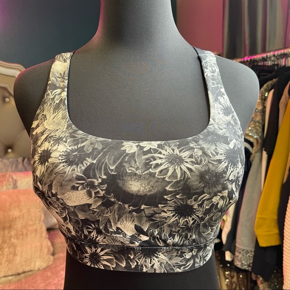 Lululemon Energy Bra
Flowabunga Black Angel Wing / Black Size 6 - Picture 13 of 14